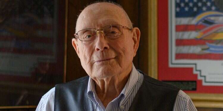 הרשל  אחרון גיבורי הקרב על איוו ג'ימה הלך לעולמו