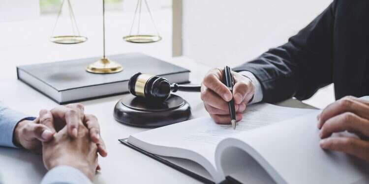 למה חשוב להיעזר בשירותי עורך דין מול הביטוח הלאומי?