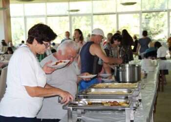 "יום אחד שפוי": ביקור בכפר הנופש לפליטים יהודים בהונגריה