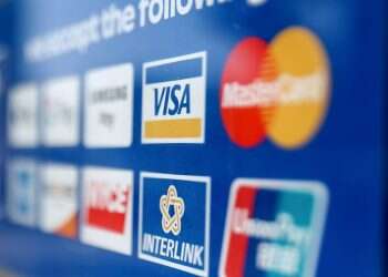 חברות הביטוח משתלטות על כרטיסי האשראי, והצרכן עלול להיפגע