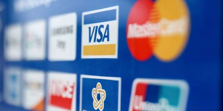 חברות הביטוח משתלטות על כרטיסי האשראי, והצרכן עלול להיפגע