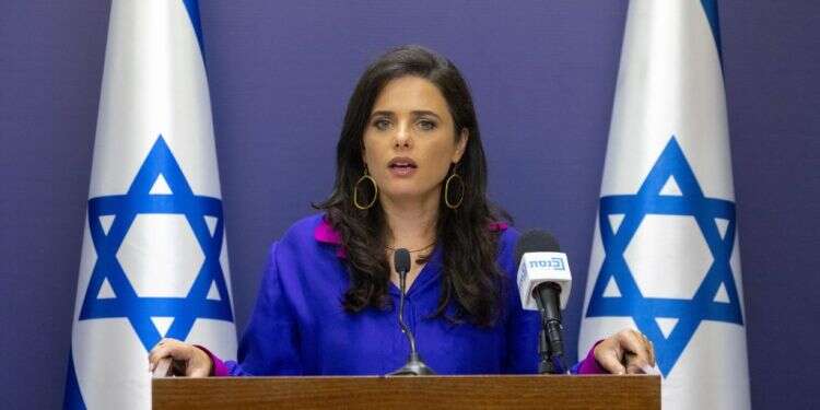 מדבררת את עצמה: דובר משרד המשפטים היוצא על תוככי המערכת