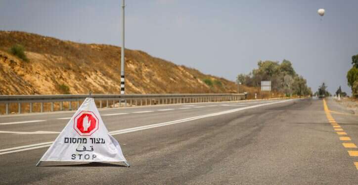 החסימות בכבישי עוטף עזה, אמש. צילום: פלאש 90 לשימוש חד פעמי