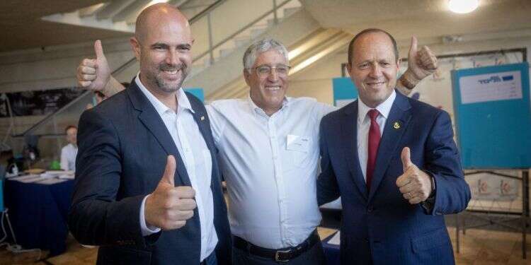 מרוב מאמץ "רכבת הקליע" נופל בין הכיסאות