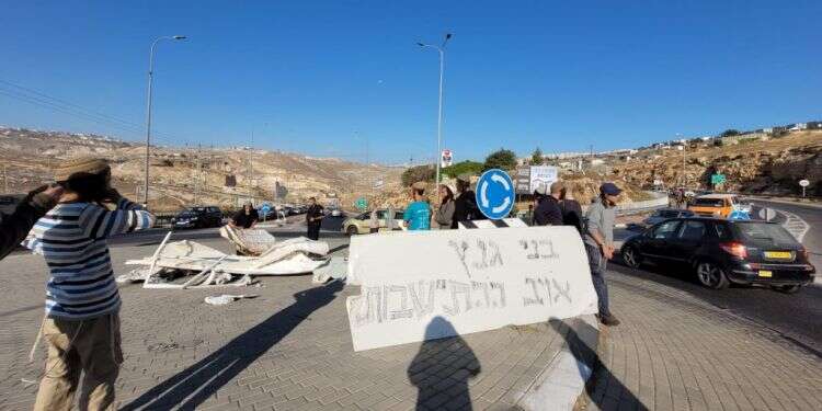 הקמפיין של גנץ? פינוי שני תוך שבוע ברמת מגרון