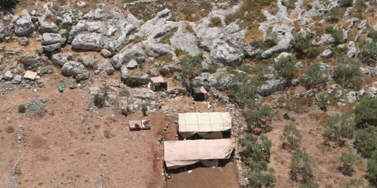 המאחז הפלסטיני שפונה. צילום: רגבים מאחז פלסטיני פונה: "מקווים לראות המשך אכיפה"