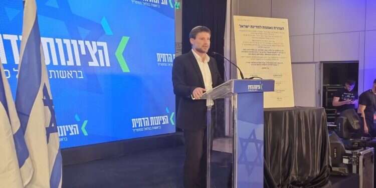 סמוטריץ' אחרי ההכרזה על רשימת הציונות הדתית. צילום: מיכאל טוכפלד אחרי הפריימריז, סמוטריץ' מברך וקורא לאחדות: "יוצאים לדרך חדשה"