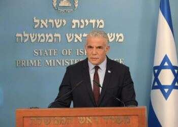 גורם מדיני בכיר: אין מתיחות בין לפיד לראש המוסד