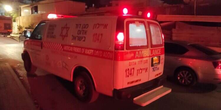 זירת האירוע ברמלה. צילום: תיעוד מבצעי מד הרצח אמש ברמלה: חמשת בני משפחתו מהעיר חשודים