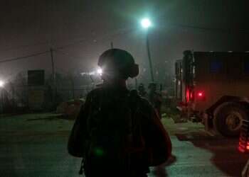 מעצר מחבלים, ארכיון. צילום: דובר צה המעצרים ביו"ש נמשכים: 19 פעילי טרור נעצרו, נתפסו עשרות נשקים ואמל"ח