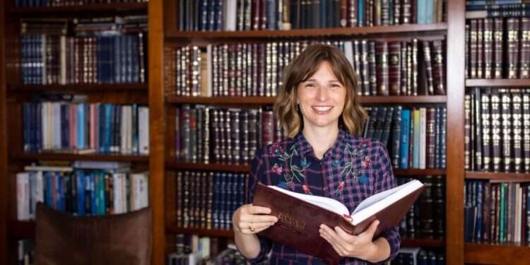 נעמה מנוסי. צילום: אריק סולטן "בחנות קטנה במאה שערים מצאתי את התורה שמדברת אל נשמתי"