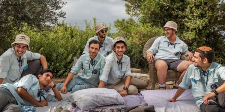 צילום: יוסי זליגר "ניקיון? ממוצע של 170 שקיות זבל ביום"