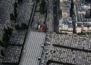 קברן בעיר של קודש: לגבי שיינין יש סיפורים לספר לכולנו