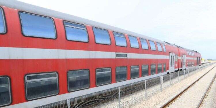 קטע קצר של קו רכבת משבש את חיי תושבי הדרום