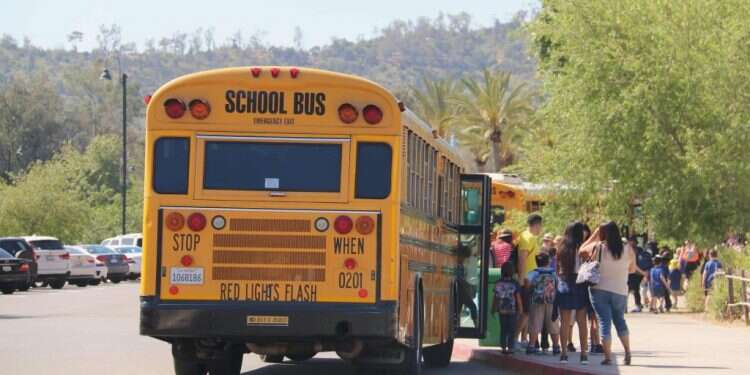 הרמה הלימודית במוקד. תלמידי בית ספר בקליפורניה. צילום: שאטרסטוק