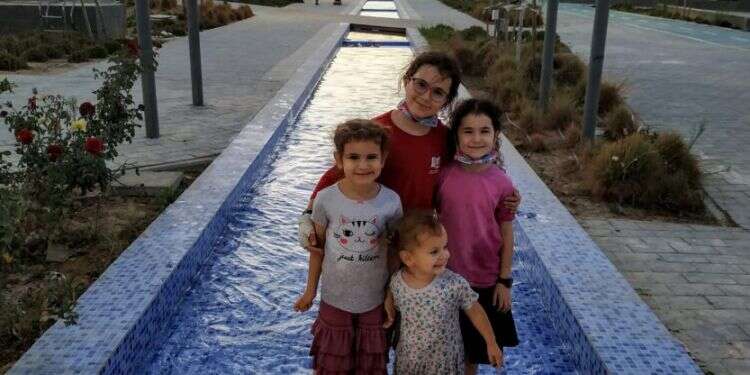 בנות משפחת פיש בדימונה. צילום: יוסף פיש