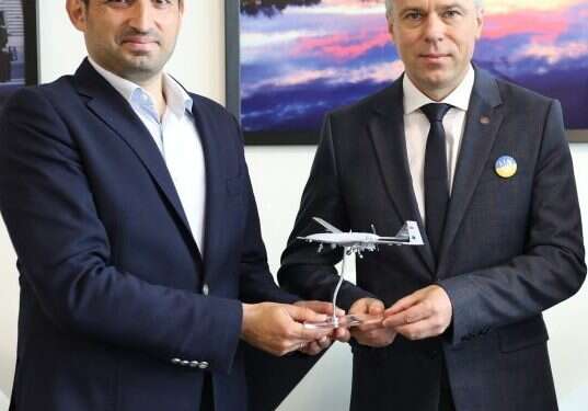 סלצ'וק באירקטאר (משמאל). צילום: AFP