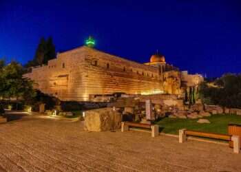 אור חדש על ציון בכותל הדרומי: מיזם התאורה המיוחד שנחנך השבוע