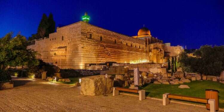 אור חדש על ציון בכותל הדרומי: מיזם התאורה המיוחד שנחנך השבוע
