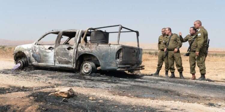 הרכב ממנו בוצע הירי בפיגוע בכביש הבקעה, לפני כחודש. צילום: דובר צה אחד המחבלים מפיגוע הירי בבקעה: ערבי ישראלי מהגליל