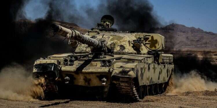 טנק איראני, ארכיון. צילום: EPA איראן: פיתחנו מל"ט חדש שיאיים על תל אביב וחיפה