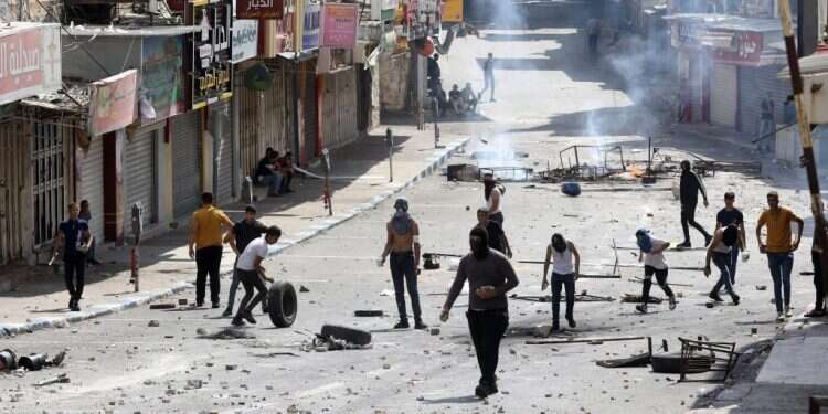 לאחר יומיים של קרבות רחוב וחילופי ירי: הרשות נכנעה לאלימות