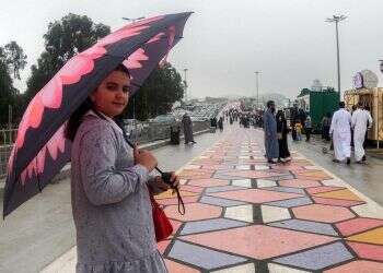 בחום הלוהט, הסעודים מתקררים ב"עיר הערפל"