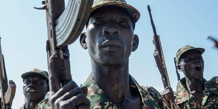 לוחמים בדרום סודאן. צילום: AFP גם בעסקאות נשק דרושה אחריות יהודית אוניברסלית