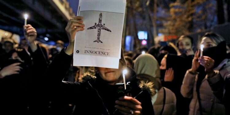 מחאה על הפלת המטוס האוקראיני באיראן, 2020. צילום: AP הלחימה באוקראינה עשויה להוביל לתביעת פשעי מלחמה נגד איראן