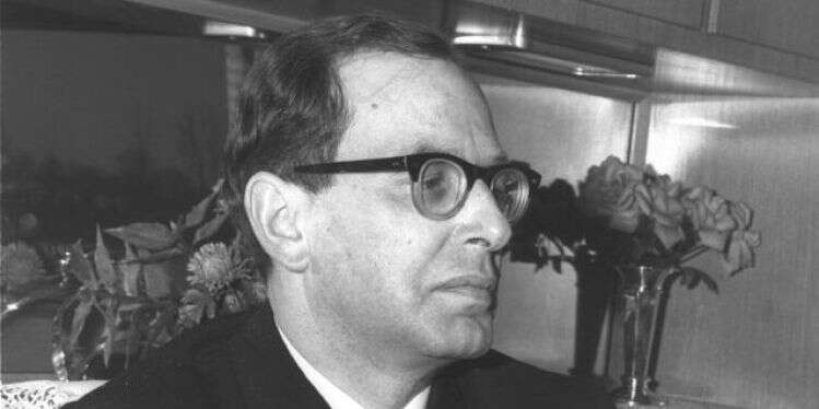 יעקב הרצוג כמנכ מול הארס המתפשט בקמפוסים במערב: צו 8 לאקדמיה