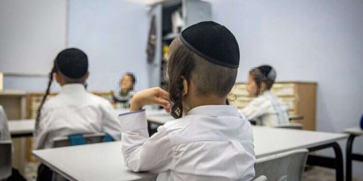 המניעים והסיבות מאחורי סערת לימודי הליבה בחברה החרדית