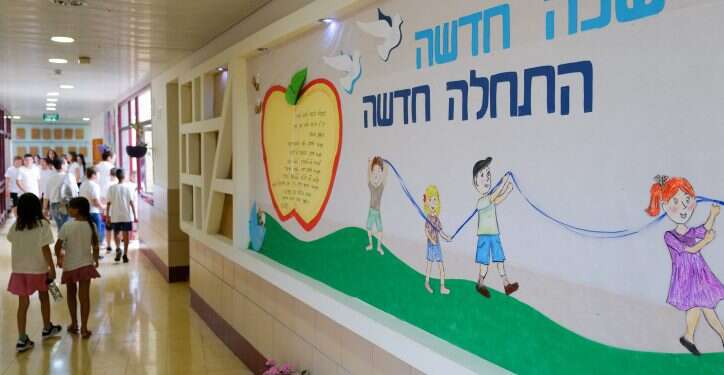 פתיחת שנת הלימודים בבית-ספר בקצרין. צילום: מיכאל גלעדי/פלאש90 הסכם המורים: מה שהושג ומה שלא