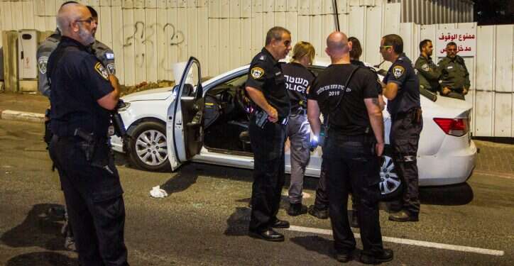 משטרה בזירת רצח העיתונאי נידאל אגבאריה. צילום: פלאש90 לידיעת המשטרה: אין טעם להצגת הצלחה בכל מחיר
