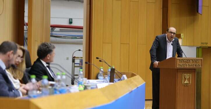 "משחק מכור": רוב המפלגות לא יצביעו בעד פסילת בל"ד, כל אחת וסיבותיה | שידור ישיר מוועדת הבחירות