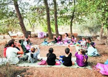 קחו דף ועץ: ביקור בבית ספר יער בלב ירושלים