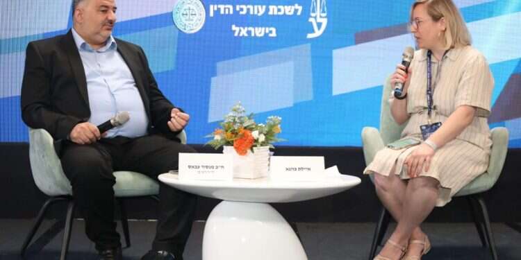 אילת כהנא ומנסור עבאס. קרדיט צילום: לשכת עורכי הדין אלרגיית אביב: הפלורליזם, מתברר שוב, נעצר במקום מאוד מסוים