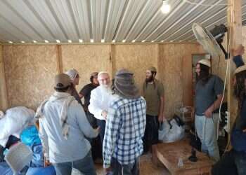 התמיכה ברמת מגרון מתרחבת – הרב אליהו: "הערבים בונים חופשי ולא נתקלים באכיפה כלשהי"