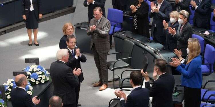 הנשיא הרצוג בגרמניה: "על הקהילה הבינלאומית לעמוד בצד הנכון של ההיסטוריה"