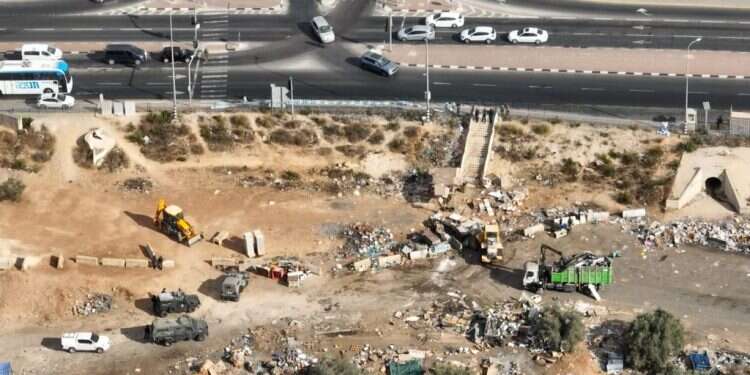 אחרי למעלה משנה: פונה מתחם החנויות הפלסטיני הבלתי חוקי בשומרון