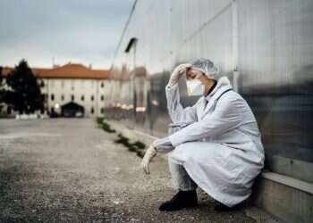 אחרי המגפה: רופאים אמריקנים ממליצים לערוך בדיקות לאיתור חרדה