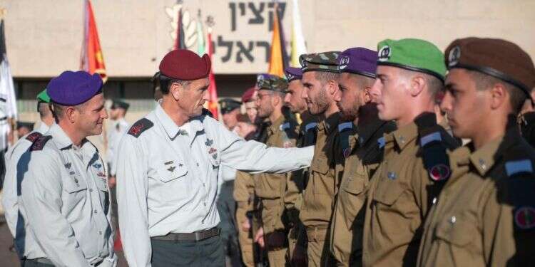 הרצי הלוי בסיום קורס קצינים בבה בלי דקה אחת של חסד: האתגר הגדול של הרצי הלוי