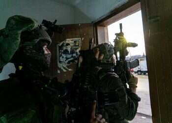 מצוד אחר המחבל מהפיגוע בבקעה; 17 מבוקשים נעצרו