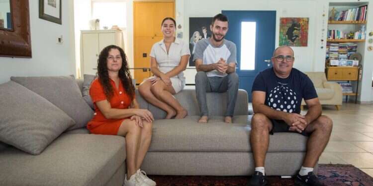 משפחת זוהר, אמונים. צילום: לירון מולדובן