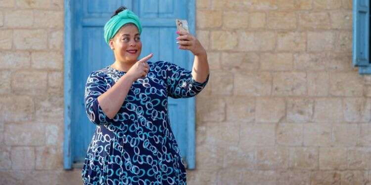 המשפיענית הדוסית שמעלה על סדר היום את מה שאחרים בוחרים להשתיק