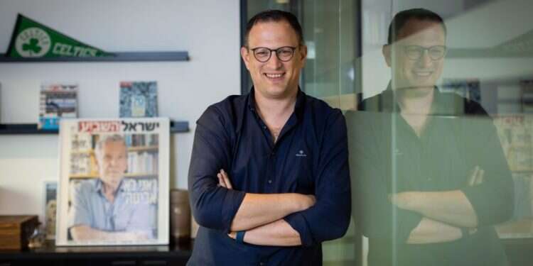 עומר לחמנוביץ. צילום: אריק סולטן "לא כל מי שנמצא פה צריך להצהיר משהו פוליטי": עורך ישראל היום, עמר לחמנוביץ, בראיון ראשון