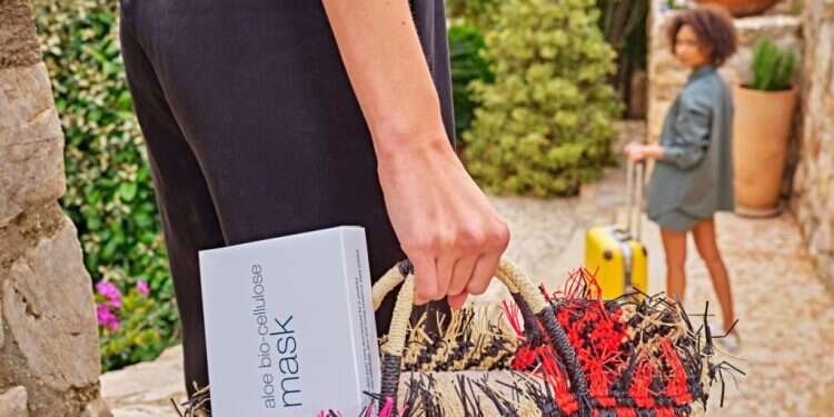 טסה לחופשה בחו"ל? אל תזניחי את עור הפנים