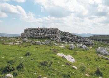 הכתובת בהר עיבל: מדוע הקולגות חושבים שהם מבינים טוב יותר?