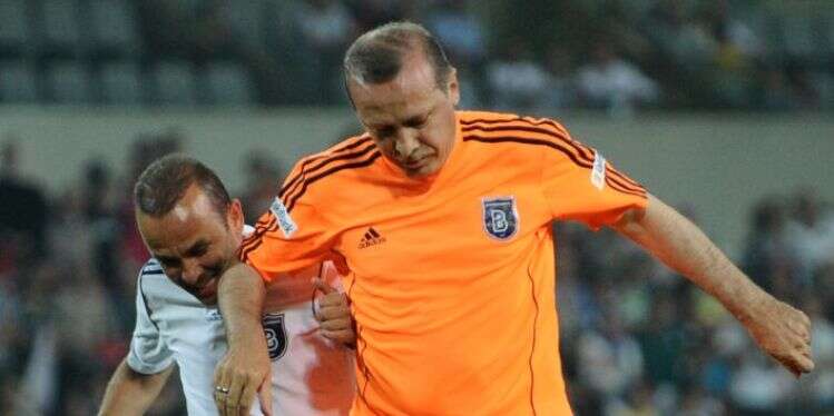 כיצד השפיע התחביב המודחק של ארדואן על יחסו לענף הכדורגל