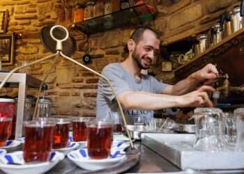 הרוכלים באיסטנבול מחכים בכיליון עיניים לשובם של הישראלים