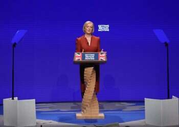 ראש ממשלת בריטניה מתעקשת: הפחתת המיסים תגדיל את הכנסות הממשלה